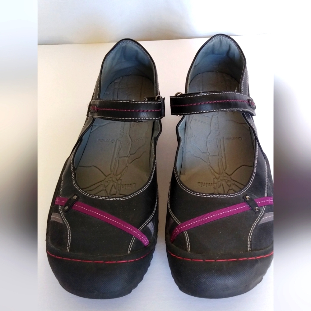 J-41 black shoes. Size 11. Has white, grey and purple accent stitching.